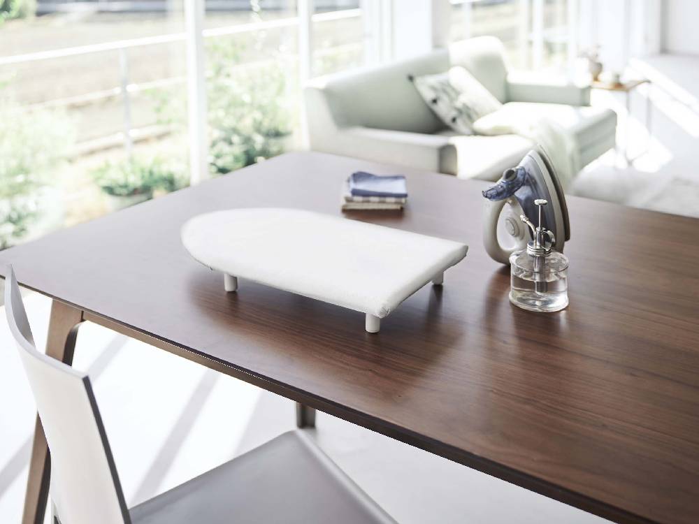 タワー製の舟型脚付き卓上アイロン台