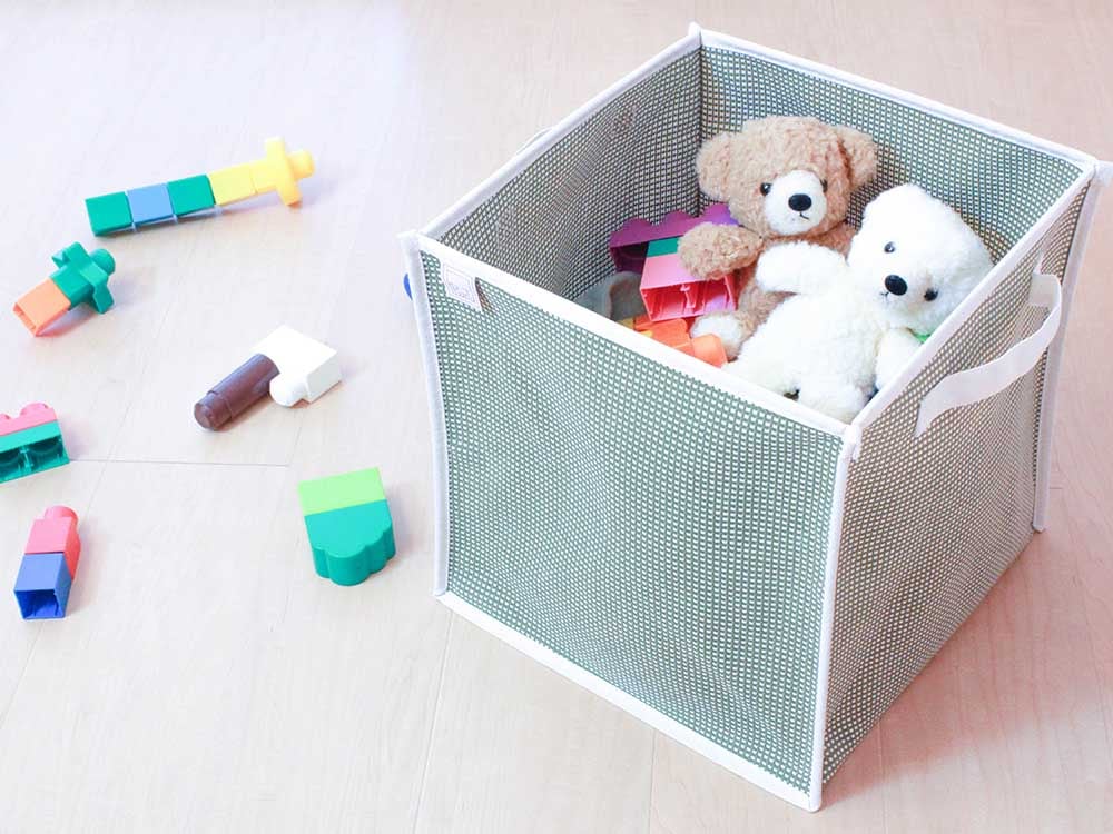 ピアット製の子供用カラフルな収納バスケット