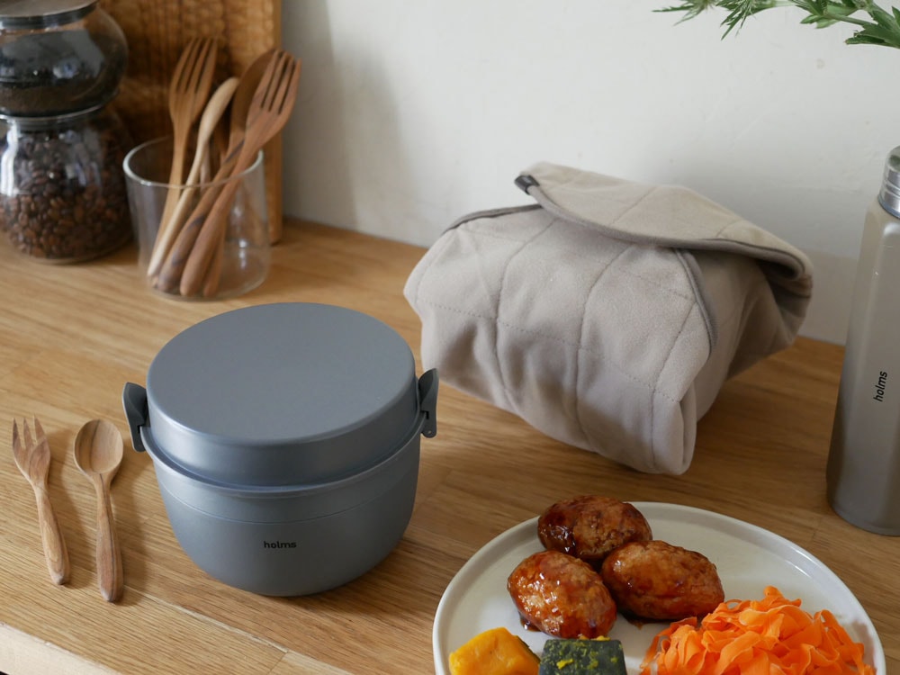 ボウルに盛られた果物と野菜の食器