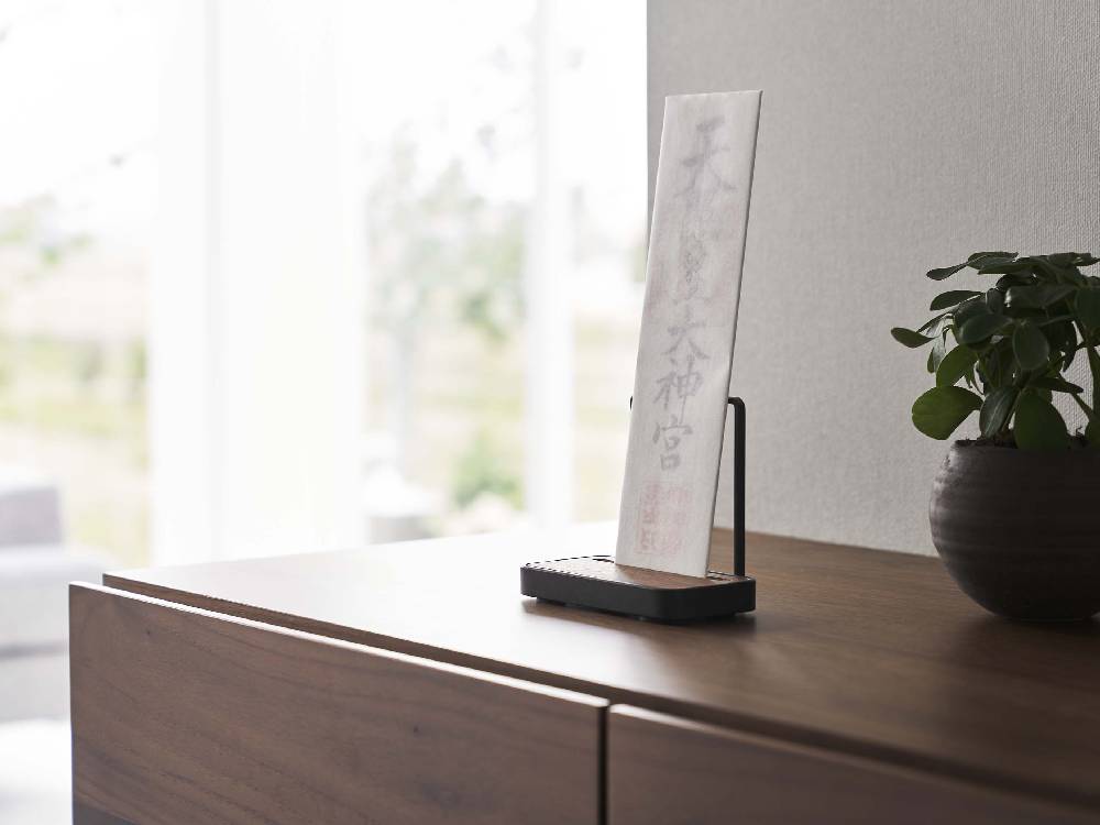 tower神札スタンド、スチールと木製のデザイン