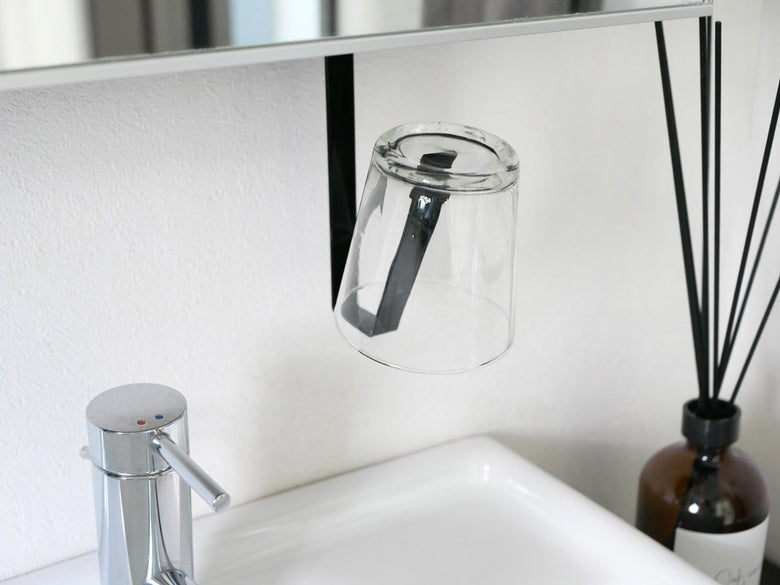 YAMAZAKI製洗面戸棚下用タワータンブラーホルダー