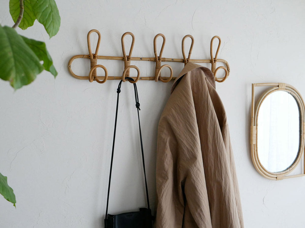 Creer製ユグラウォールハンガー、皮つきラタンの壁掛け