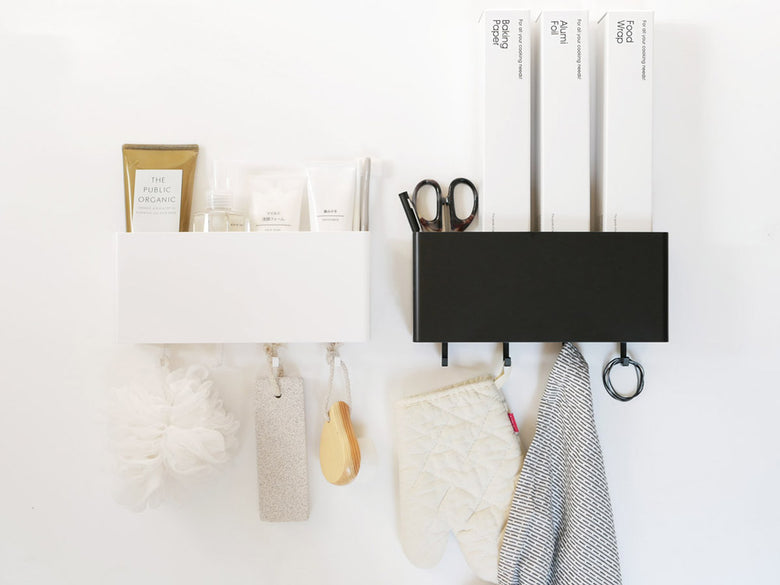 マグネットで壁に取り付けた収納ボックス