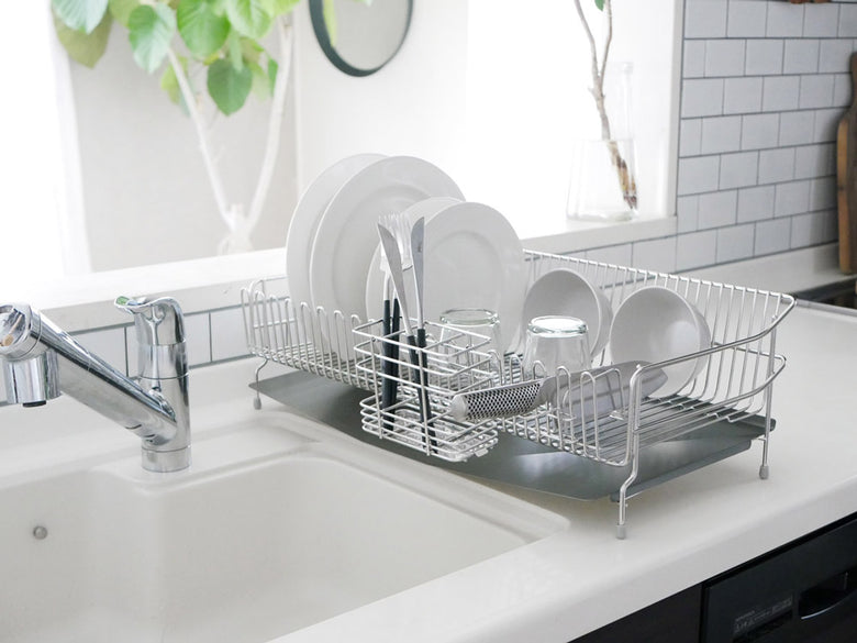 カトラリースタンドと包丁スタンドが付いたステンレス水切りカゴ