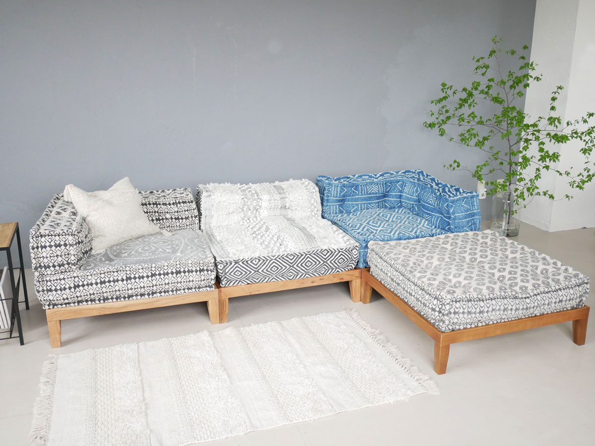 アデペシュのブロックマルチソファとオットマンのセット