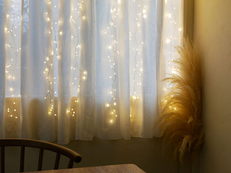 Horn Please MADEのLEDライトワイヤーデコレーションラインアップ。幅100cmのワイヤーに多数のLEDライトが装飾的に配置された製品画像