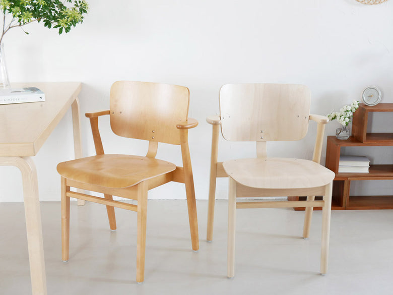 フィンランド製Artekドムスチェア、バーチ材を使用しハニーステイン仕上げの木製椅子、シンプルでモダンなデザイン