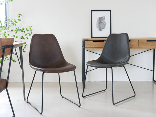 アデペシュPUNISHチェアのモダンな全体写真