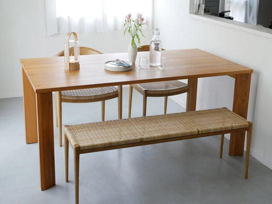 160cm幅のチーク仕上げサンフラワーラタンダイニングテーブル