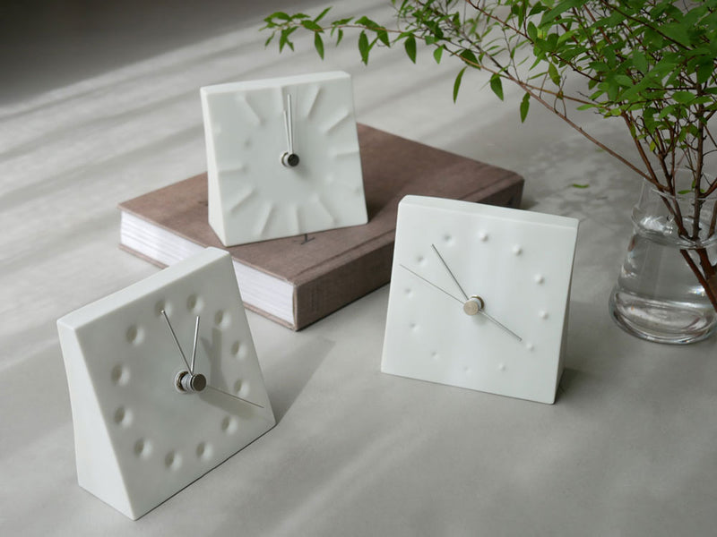 レムノスのシンプルな磁器置時計