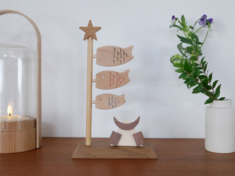 P.F WORK SHOP製の木製コイノボリと兜のセット