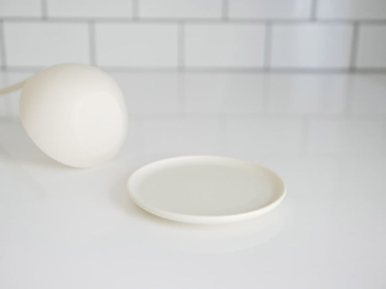 プラスディーの卵型タテオタマ食器