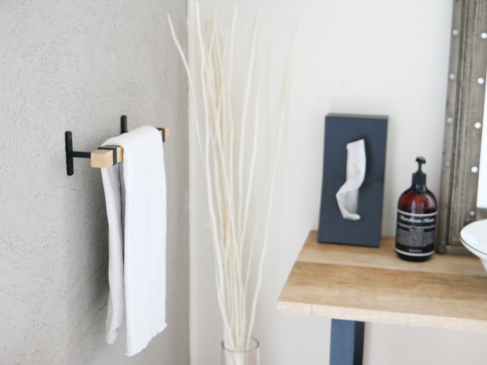 POSH LIVINGのアイアンとマンゴーウッド製ルームバー