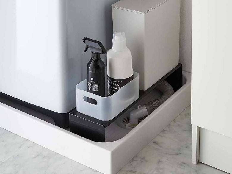 タワー伸縮洗濯機排水口上ラックとバス収納