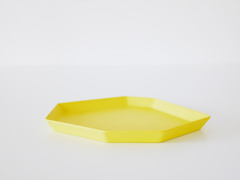 黄色のセラミックサービングトレイ