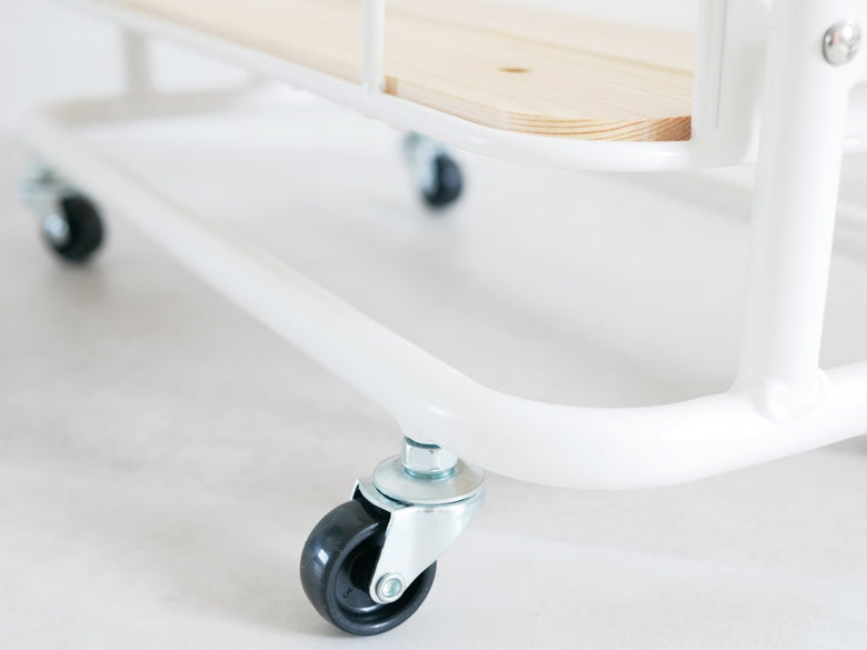 ビーワイケージ スリムワゴンを押す子供