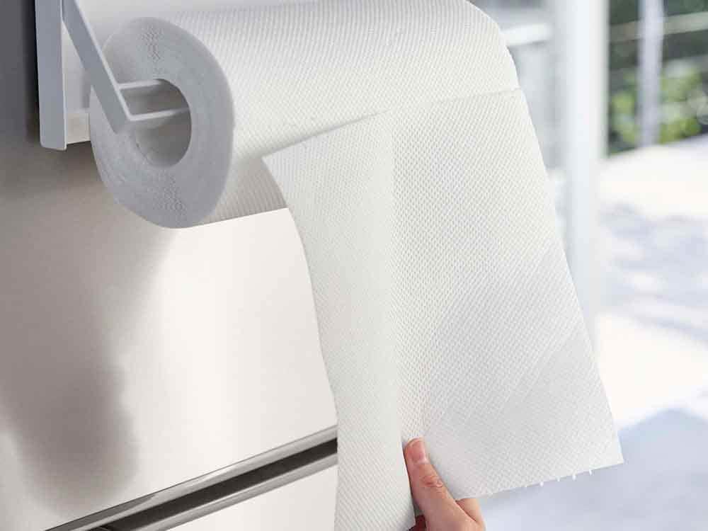 壁に取り付けられたマグネットキッチンペーパーホルダー