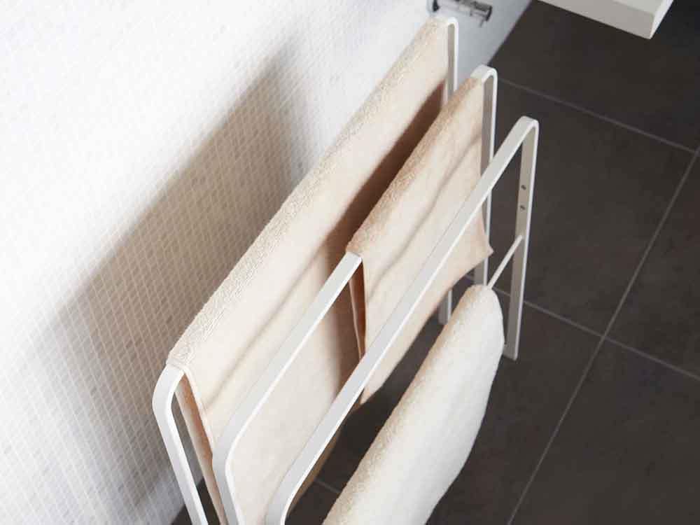 タワーの横掛け3連バスタオルハンガー