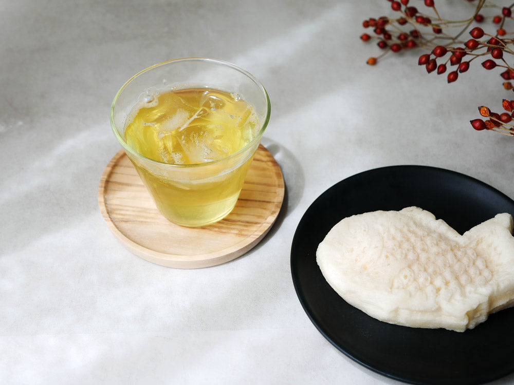 Horn Pleaseのリューズガラス製ティーグラス。250ml容量のリサイクルガラス使用でベトナム製、手作りの風合いが特徴。