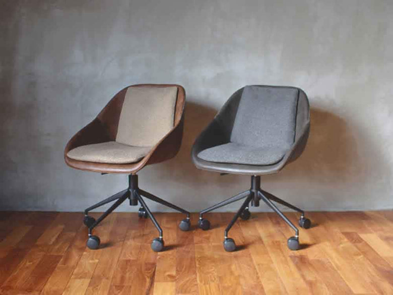 a.depeche PUNISHオフィスチェアの銀色モデル