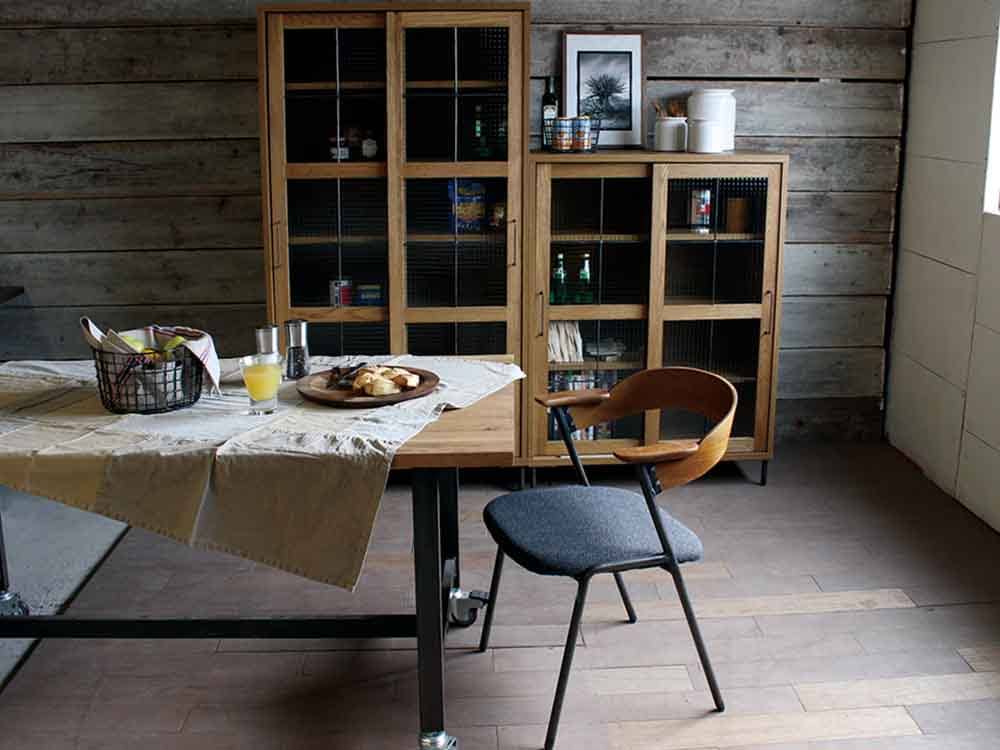 アデペシュ スライドガラスキャビネットの木製インテリア