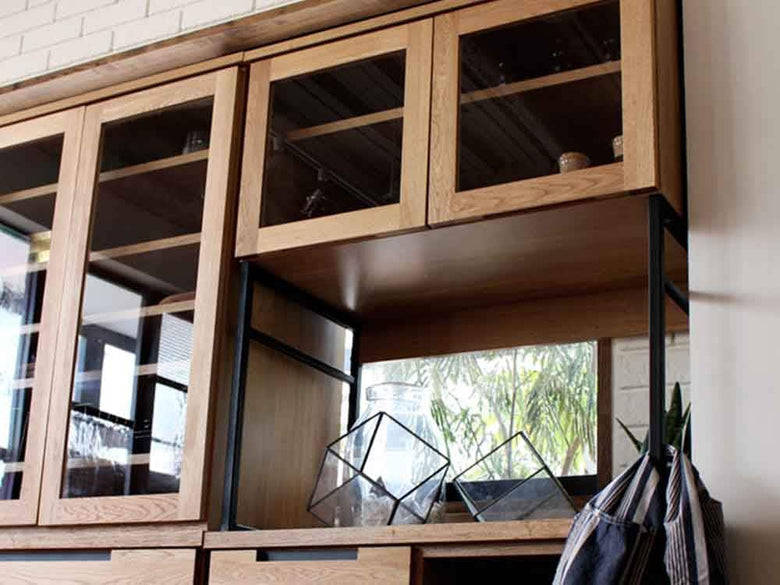 adepecheのオーク無垢キッチンボードと木製棚