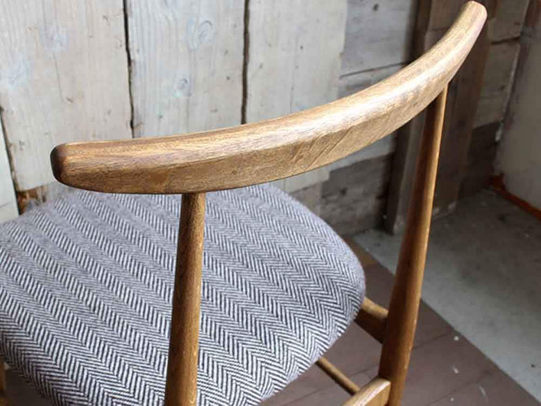 オーク無垢材のヘリンボーン柄ダイニングチェア