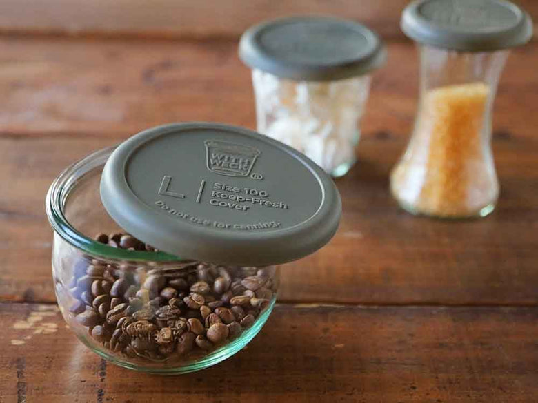 ウィズウェックのシリコンキャップを使用したメイソンジャー