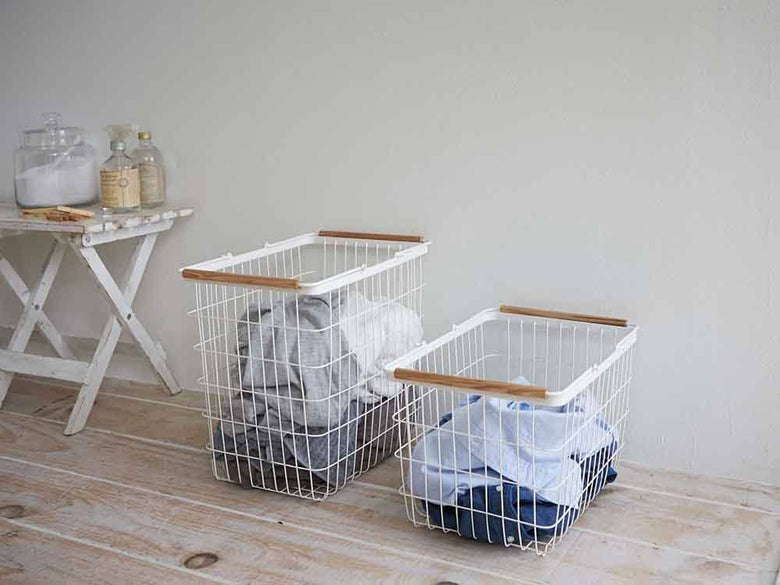 Yamazakiタワーのランドリーワイヤーバスケット。スチール製で洗濯物を収納するための家庭用バスケット。Mサイズ（約41×30×26.5cm）とLサイズ（約41×39×26cm）が選べます。