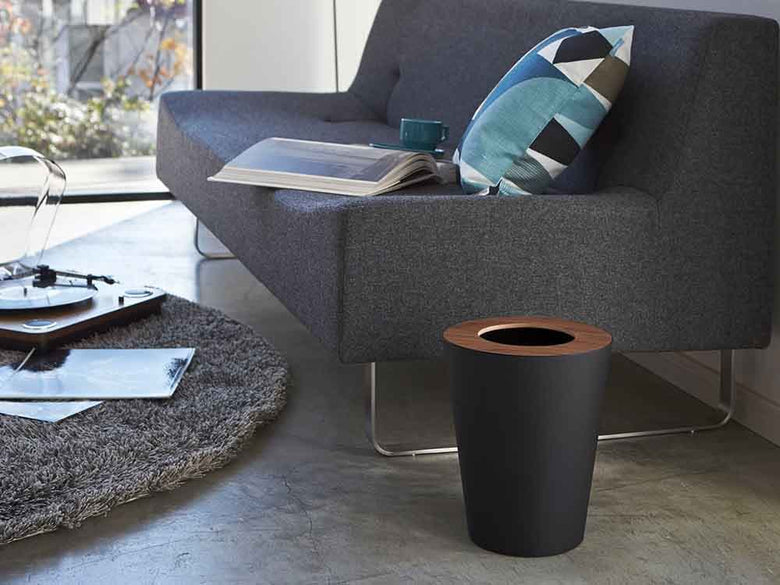 リビングに置かれたYAMAZAKI/Rinのトラッシュカン