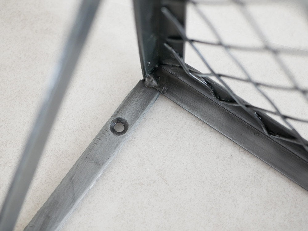 ポッシュリビング製グレーメタルメッシュラック