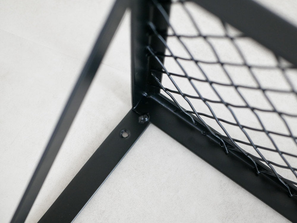 ポッシュリビングのグレーメッシュアイアンラック