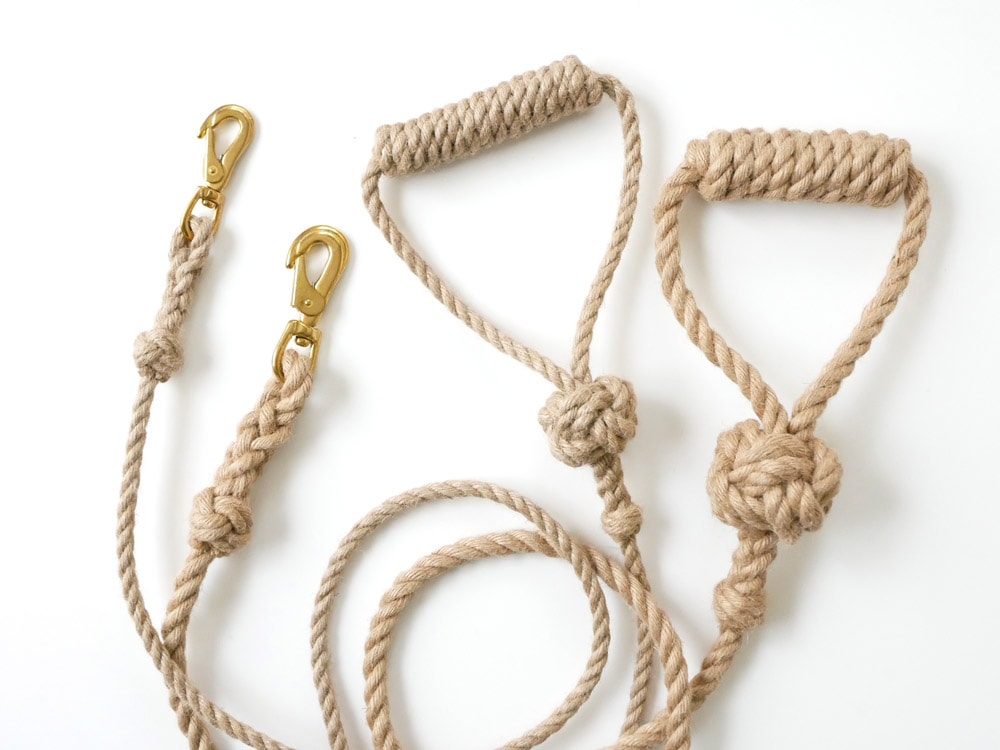 TOOLS FOR THE DOGの日本製ドッグリード。ロープとチェーンが組み合わさった手染めデザインで、結び目が特徴的です。