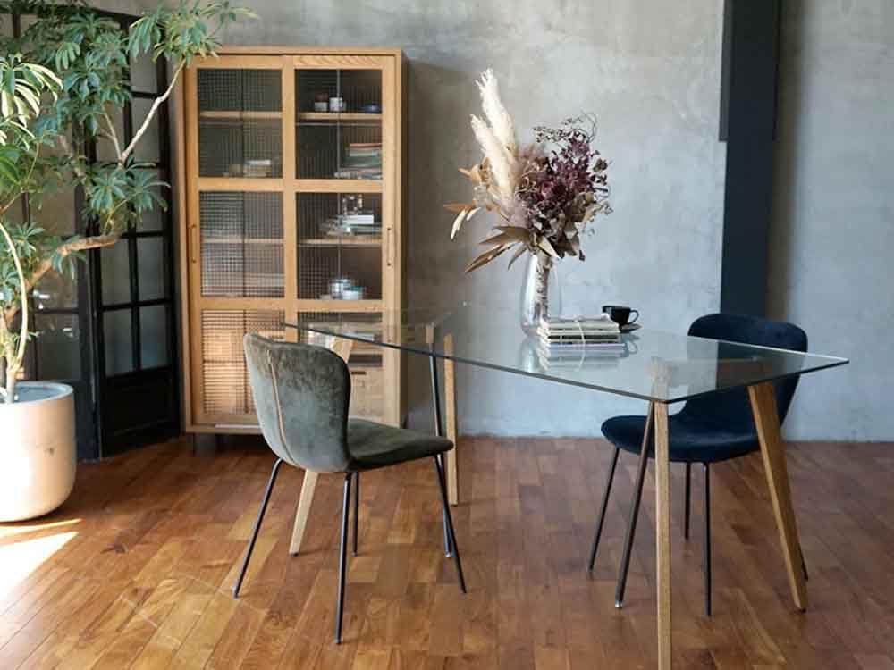 a.depecheのG-knotガラステーブルと木製椅子