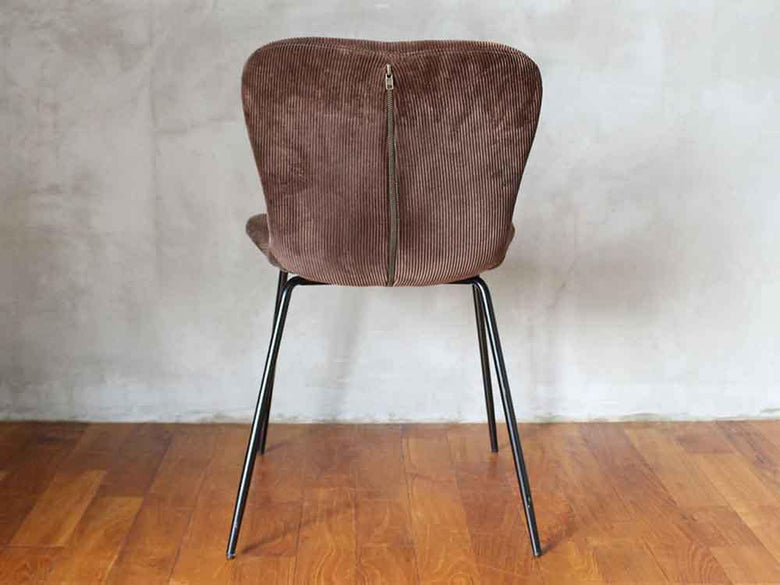 黒色のアデペシュジップデザインチェア