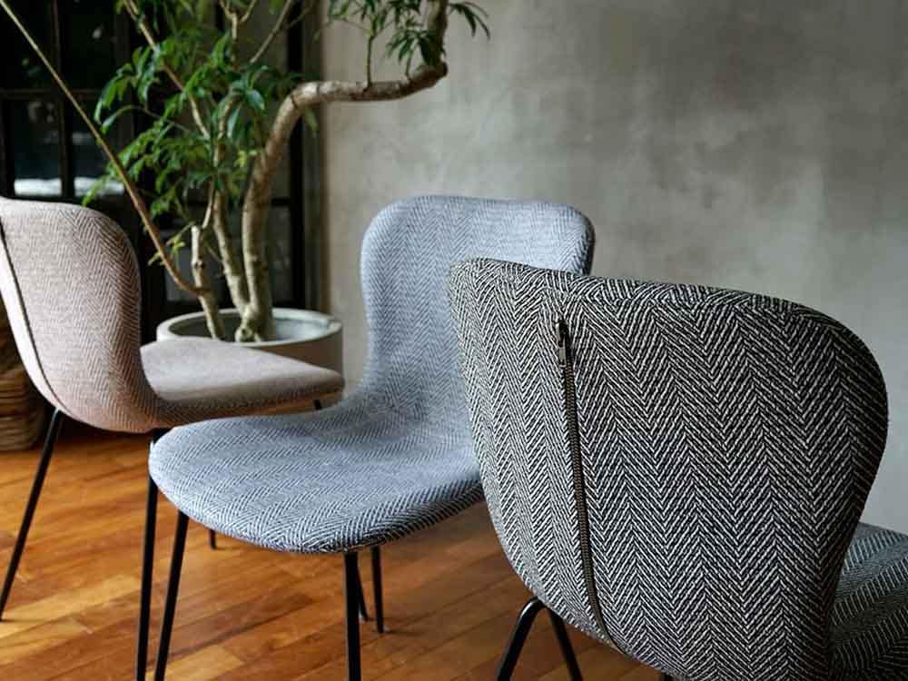 アデペシュのヘリンボーンブラックジップデザインチェア