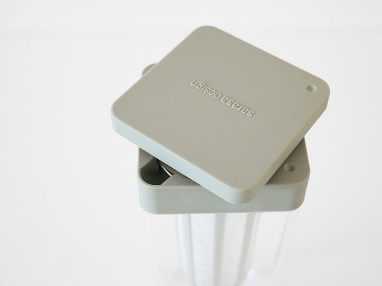 サラサデザインの透明な1.2リットル容量ウォータージャグ、水出しフィルター付き