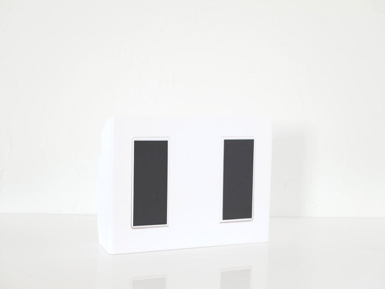 白色のタワー冷蔵庫横マグネット収納ポケット