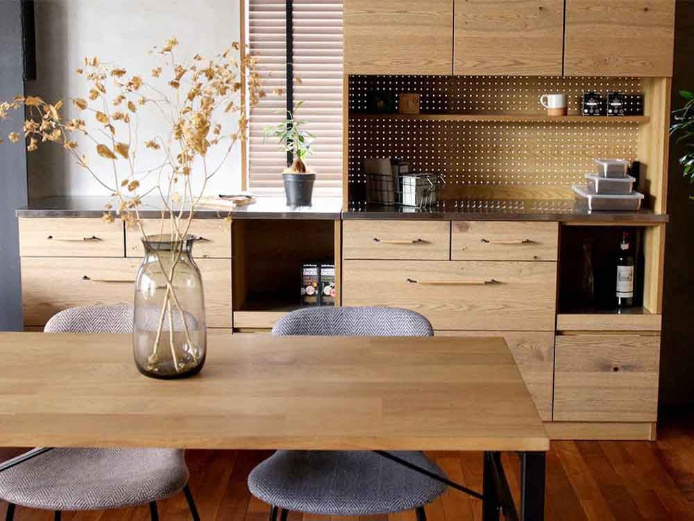 アデペシュ製オークキッチンボードとキャビネット