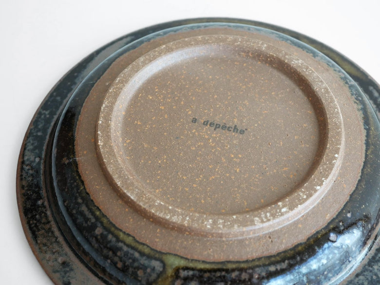 アデペシュの陶器プレートと蓋