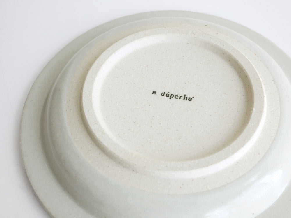 アデペシュ「私のプレート」白い丸型陶器皿