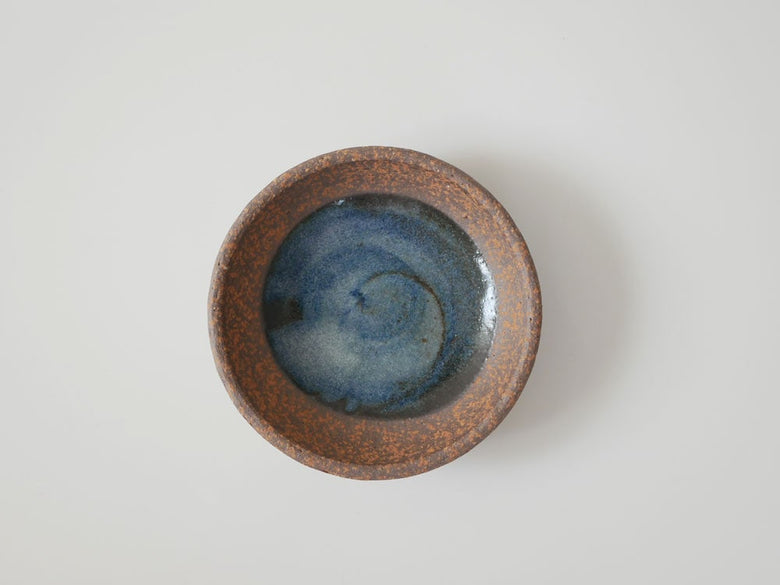 アデペシュ手作りの茶色陶器豆皿