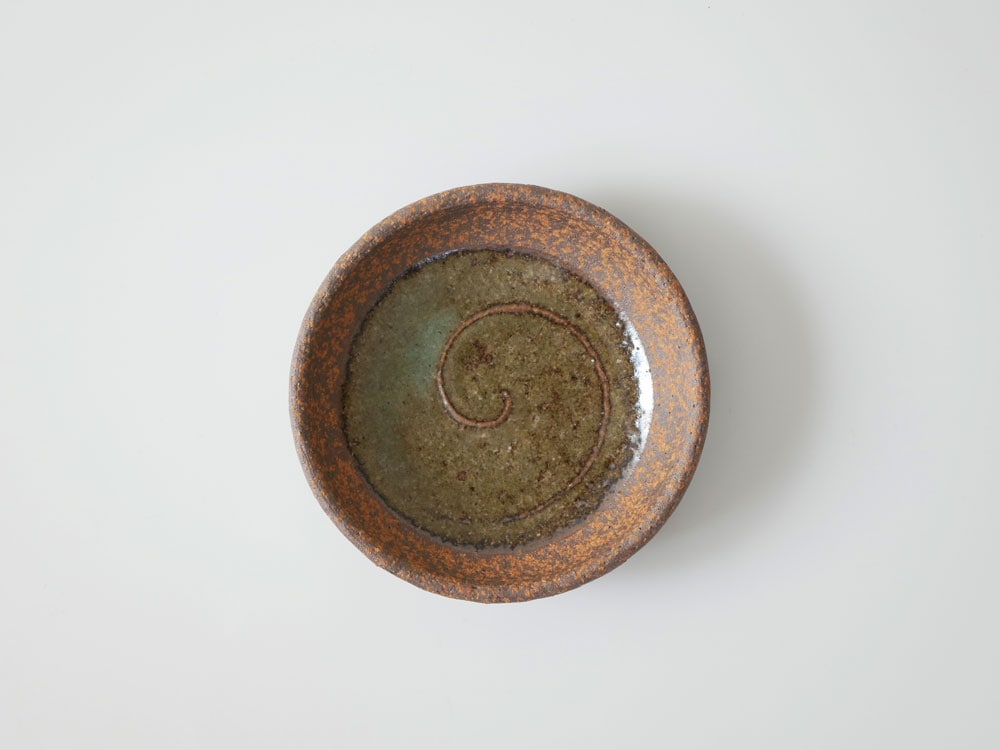アデペシュの手作り茶色陶器豆皿