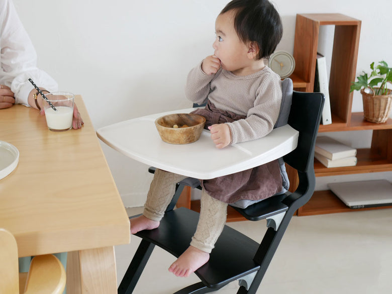 Leanderのベビーチェア用セーフティーバー