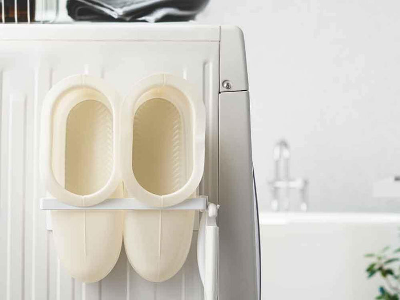 YAMAZAKIタワー製の銀色マグネット洗濯ハンガー収納ラック、スチール素材の2段タイプ