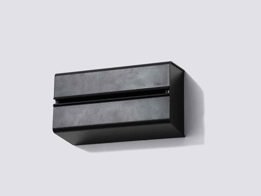 アイデアコのシルバー色壁掛けペーパータオルケース