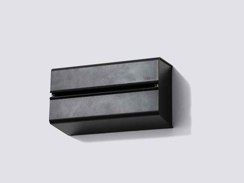 アイデアコのシルバー色壁掛けペーパータオルケース