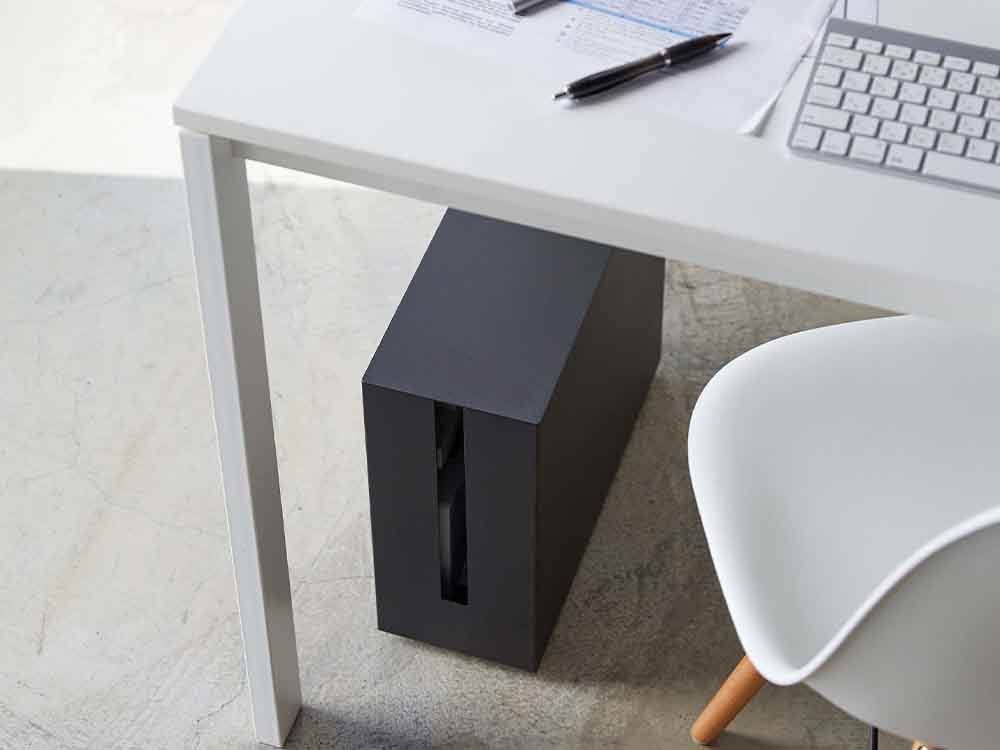 グレーのキャスター付きケーブル収納ラック