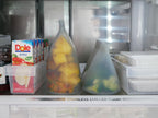 Zip Topのプラチナシリコーン製食料保存容器（S、M、Lサイズ）がキッチンの棚に整然と並んでいる様子