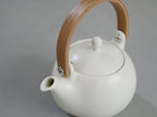 白磁と木製持ち手の急須